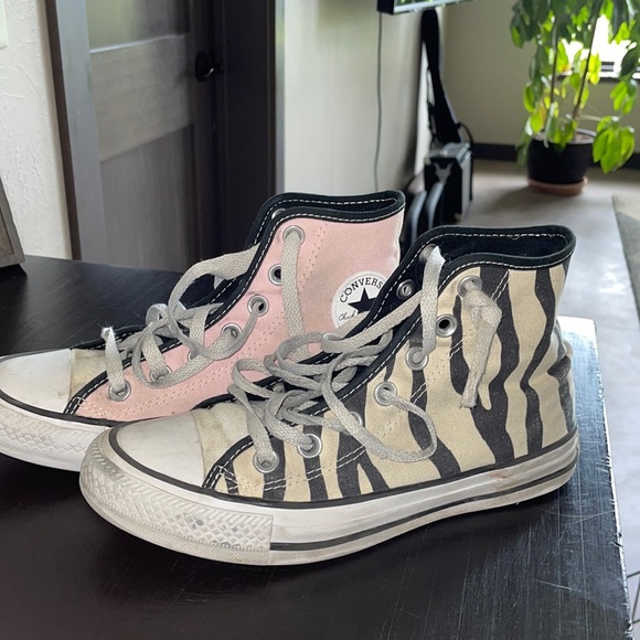 Custom Hightop Converse -zebra print outside, pink inside - Picture 1 of 7